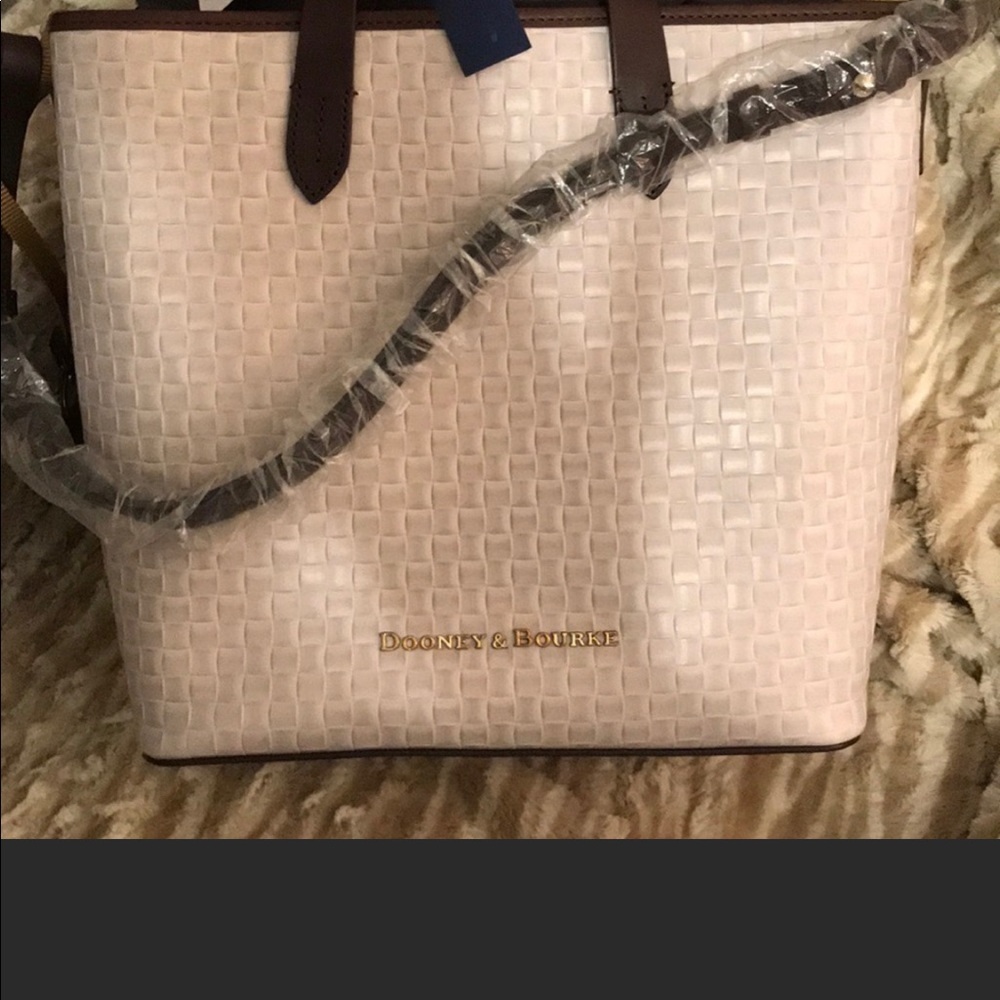 Dooney Oyster colored  leather bag NWT - Picture 14 of 16